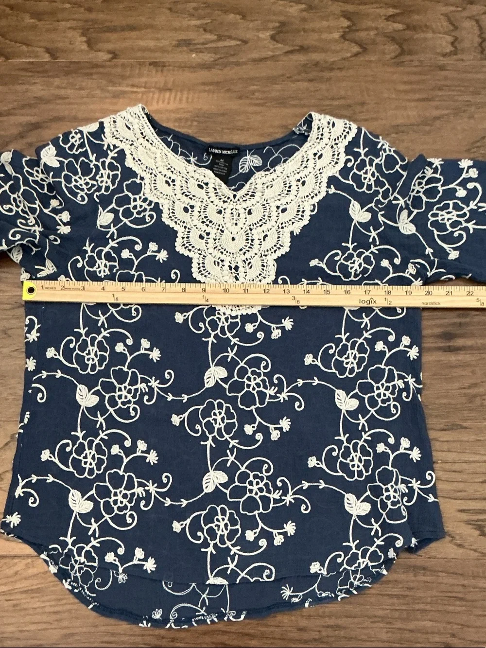 Lauren Michelle Navy Floral 3/4 length sleeve Blouse M with Cream Crochet Trim
